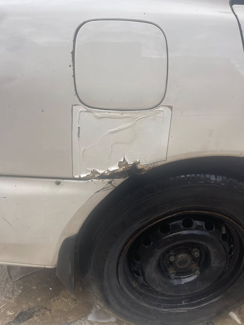 بروتون 2002 حره بأسمي رقم دولي
كير عادي كابريتر 
ابيع برميل واربع تايرات 
تبريد شغال 
تيارات جيده
باتري جيد 
كهربائيات الدشبول كلها عاطله ماعدا كيج الحماوة 
حدادية امامية جيد 
حدادية خلفية تحتاج صيانة 
بيها خياسات مثل الصورة 
الكير جيد جدا 
المحرك مابيه تبخير لكن اكو نضح دهن ولهذا تنقص 
الصبح ترتر من تشتغل لحد ماتحمى يله تصفى 
عند الاطفاء لازم دوستين بنزين يله تطفي حتى لا ترجع بك فاير 
مكاني كربلاء 
السعر 25 ورقة 
ملاحظة / ماتبقى فلوس ع التحويل استلام فلوس كاملة 
***********
