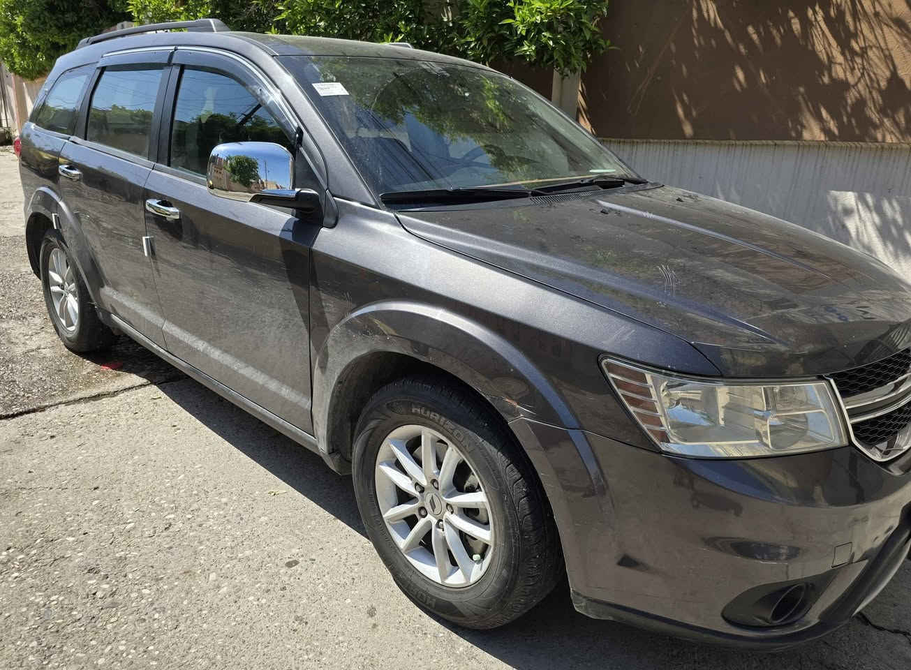 سيارة دوج جورني
اربعة سلندر 
ثلاث قطع تبريد 
موديل 2018 
ضررها مثل ما موضح في الصورة 
السيارة تحتوي على ٧ راكب 
رقم اربيل جديد
السعر 125 و بيها مجال 
للتواصل على هذا الرقم 
*********** موصل, نينوى
