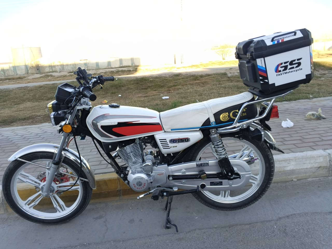 سافانا خمسة كير مديل 26 دهن اول تبديلة كفالة بكل برغي مال جناي تاخذها تترحملي مكينة 150 سيسي وخير من الله 
سعرها 750 واسأل بشكد يطلعونها من المعرض قبل متخابرني 
عنواني كربلاء الحر ***********
