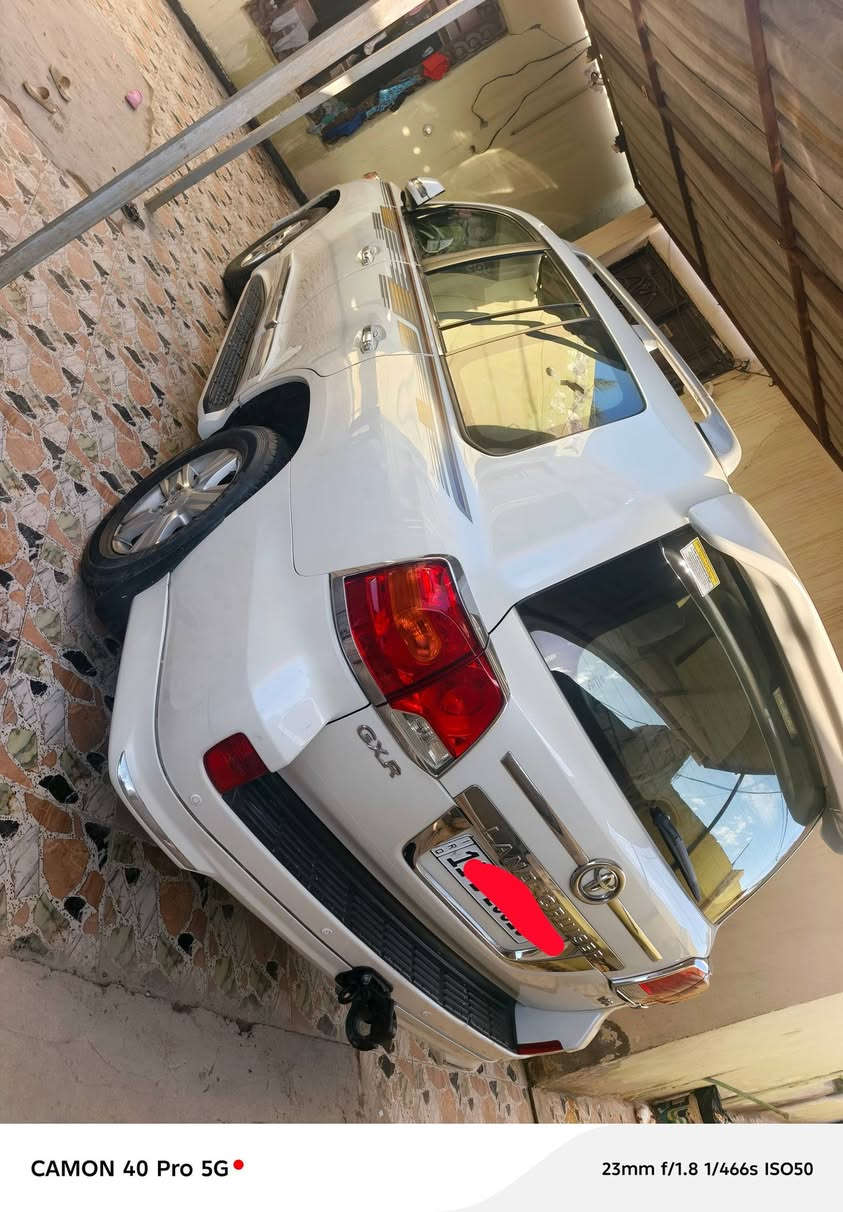 لاندكروز موديل ٢٠١٣ فول للاخير باب اول .بصمه . اشاير ترحيب تشغيل عن بعد جام يصعد وينزل وي سويج  كشنات جلد مري شفط اشاير بالمري فول تحكم ستيرن كامره بالمرايه وبالشاشه حساس فتحه بالقماره وبعد هواي مواصفات بيها جاملغ مبدل بلادي بدون صبغ نفس لون سياره وبيها بارد مكانين مكينه برغي مامفتوح بيها ماشيه 91.الق حقيقي  تبريد ثلج حداديه خرسه جاهزه من طول للطول رقم بغداد انكليزي  سنويه باسمي شخصيا السعر 330 العنوان الديوانيه قضاء الحمزه الشرقي للاتصال *********** غير متواجد ع الفيس
