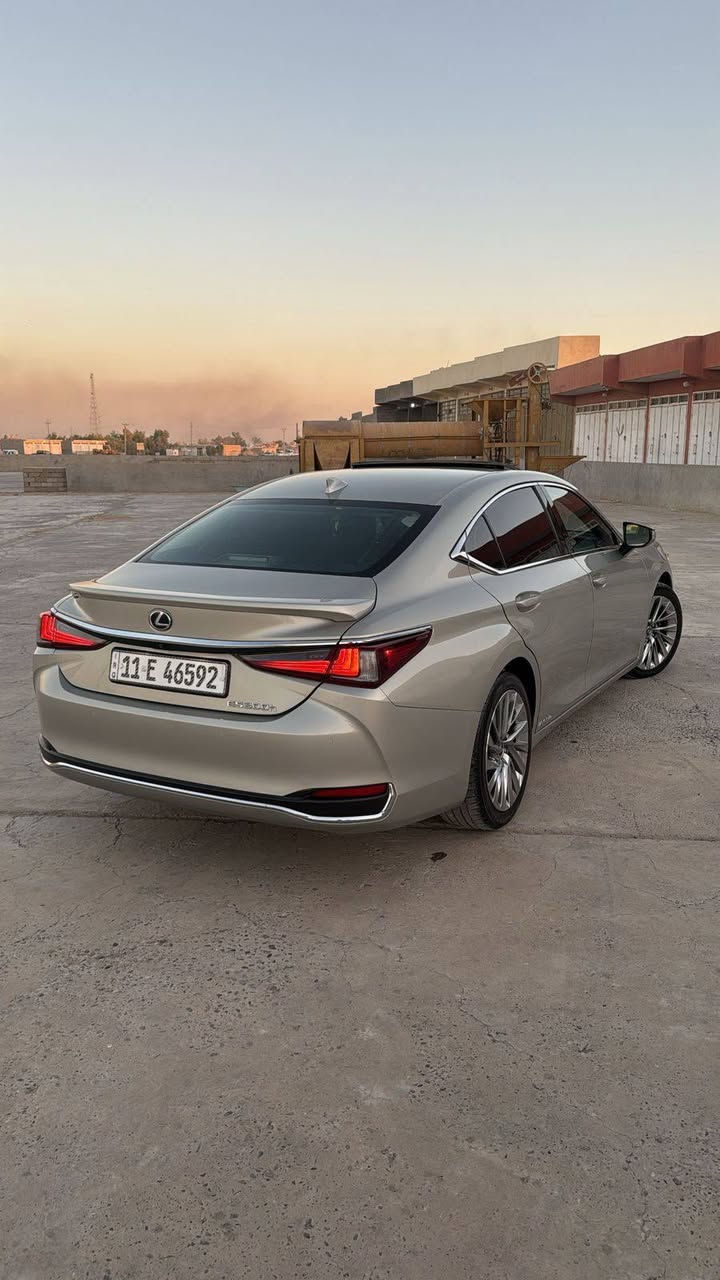 السلام عليكم
للبيع : لگزس es300h 
موديل 2022 
مواصفات الترا لاگجري اعلى شي 
داتاشو/ تشغيل عن بعد /5 بردات /5 كامرات / جنطة كهرباء / ماوس / خزن ميموري / تبريد وتدفئة مقاعد + تدفئة ستيرن 

صور الضرر + مرفقه بلمنشور +بيهه بارد بالجاملغ الخلفي 
مكان السياره  بغداد 
سعر السياره : 270 وبيه مجال 
رقم الهاتف: ***********
