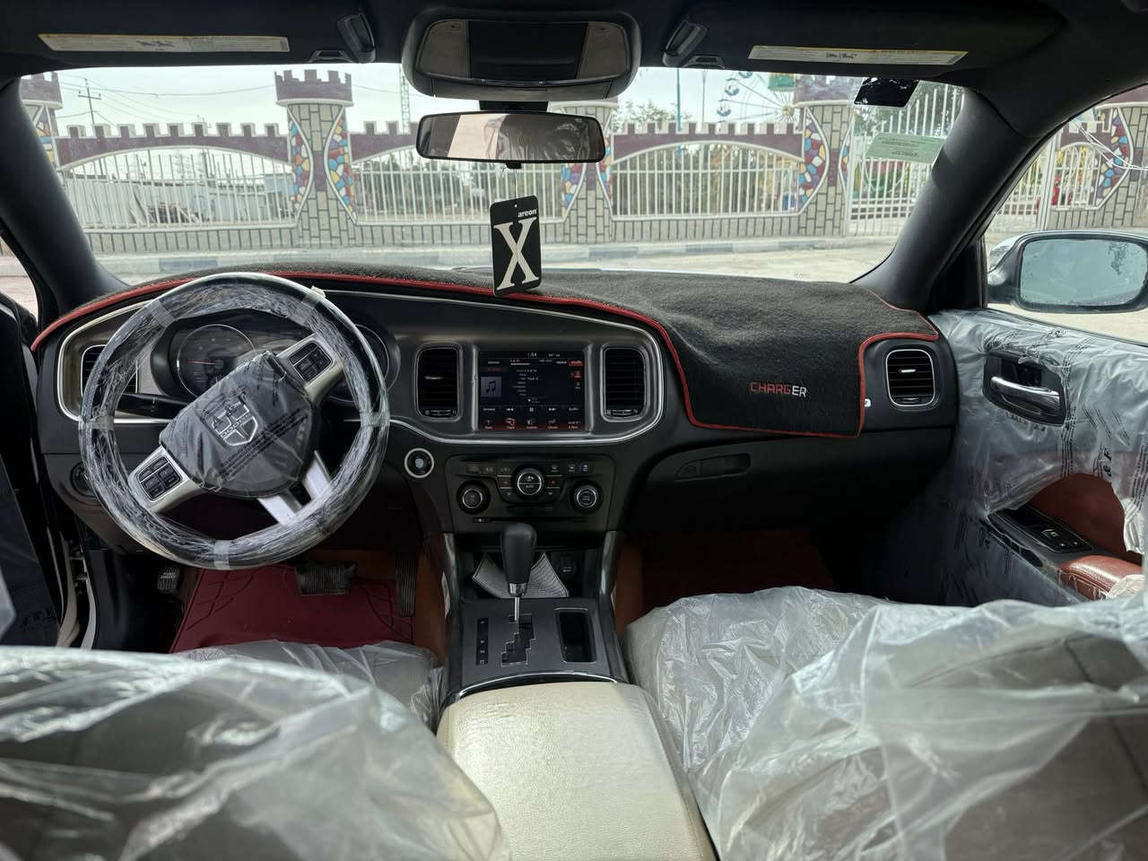 السلام عليكم جارجر رقم بقداد سنويه ورقم الجديد راعيها جاري كفاله كير ومكينه وعيب شرعي بيها طخه بصيطه بالمقدمه وبابين صبق مديل 2014اصل سياره جاهزه مواصفات شاشه جبيره السعر 150 العنوان البصره القرنه للستفسار ***********
