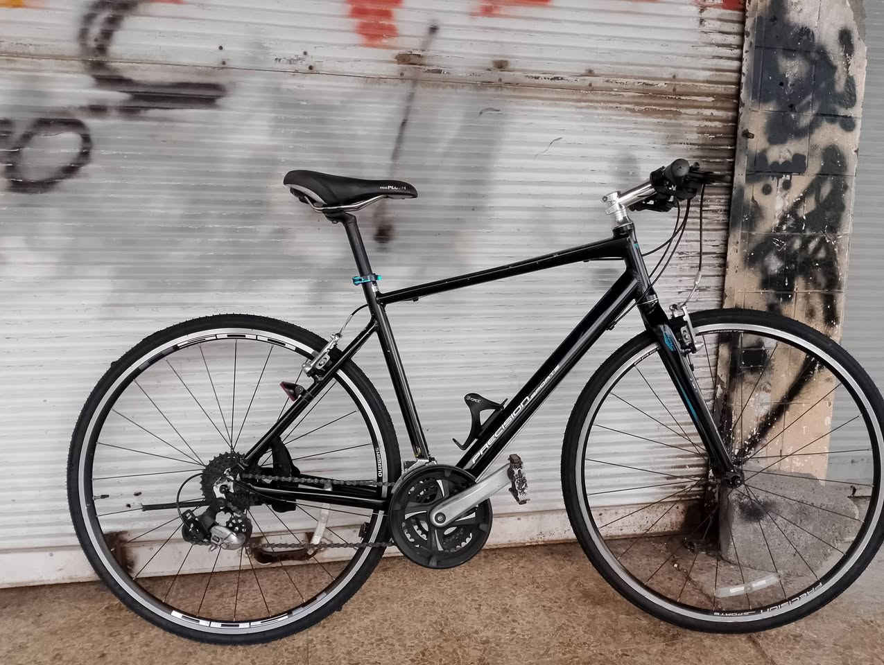 السلام عليكم 
دراجة ماركة precision 
معدن المنيوم 
فريم 51
كير فقاس 8 ،3
دراجة وضع حاوية غير مستخدم 
نظافة فول
السعر 215 الف
عنوان الموصل 
***********
