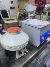 يوجد اجهزه طبيه ومختبريه واجهزه العلاج الطبيعي واثاث طبي وادوات جراحيه...