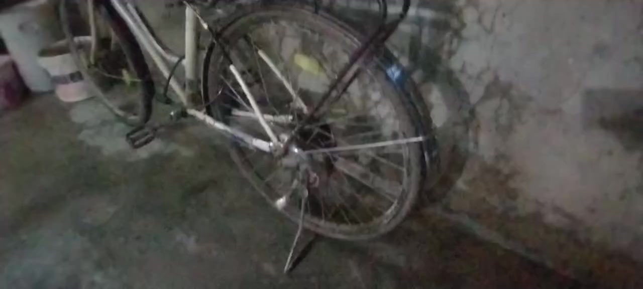 السلام عليكم بايسكل عبد الحليم 7 كير نضيف عل ايدي مراوس ب اكس بوَكس وانطي فرق هم بس مو لدرجه غاليه كلش   رقم تلفون ***********
