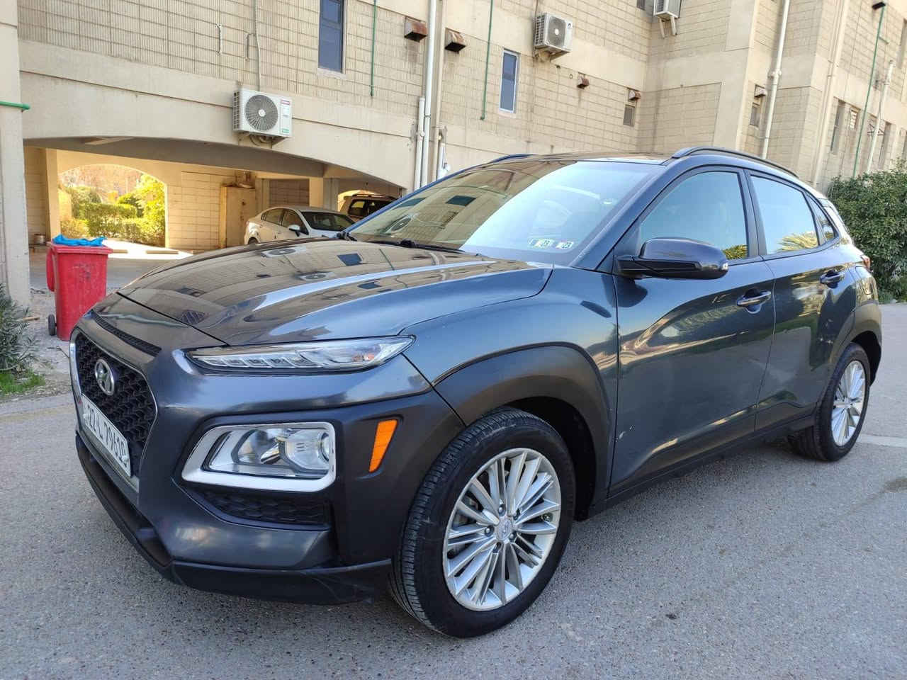 السلام عليكم ورحمة الله
هيونداي كونا 2021 وارد امريكي
اللون فيلي  . محرك 2000 دوش AWD
السيارة ماشية 45.553 ميل 
رقم اربيل الدولي الجديد 
مواصفات السيارة 
شاشة . بصمة . تحكمات فول 
رادار . نقطة عمياء . تدفئة في الكشنات الأمامية 
السيارة نظيفة . تخم تاير جديد 
سعر السيارة 158 $  وبيها مجال 
التواصل على الرقم 
***********  وبي واتساب 
مكان السيارة بغداد  / زيونة
