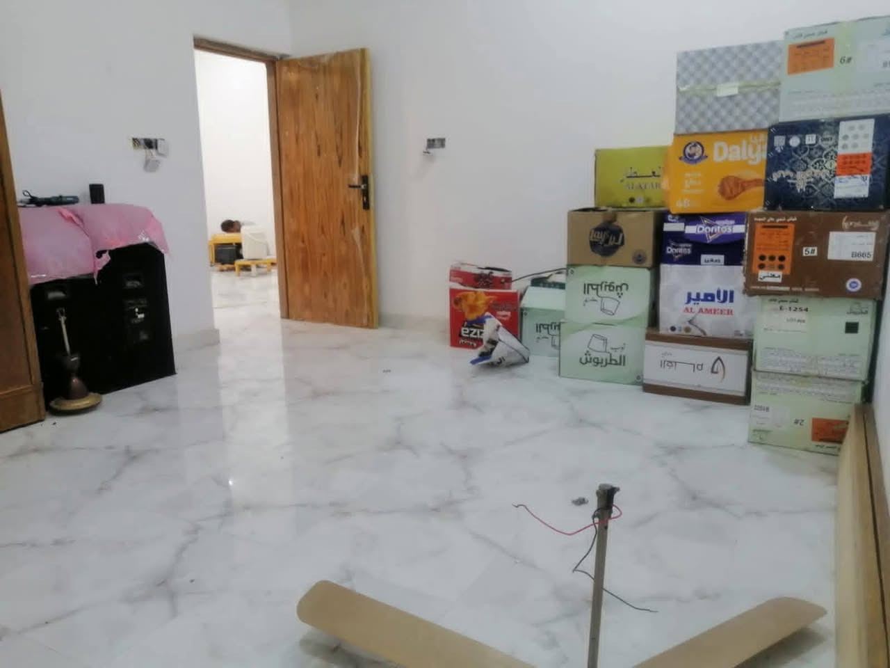 السلام عليكم
بيت للبيع العنوان ابو الجوزي البيت جديد ومرتب
يحتوي علا 3غرف ودوانيه ومطبخ وصحيات 
المساحة 220متر
السعر 124 بيه مجال 
الاستفسار الاتصال ***********
