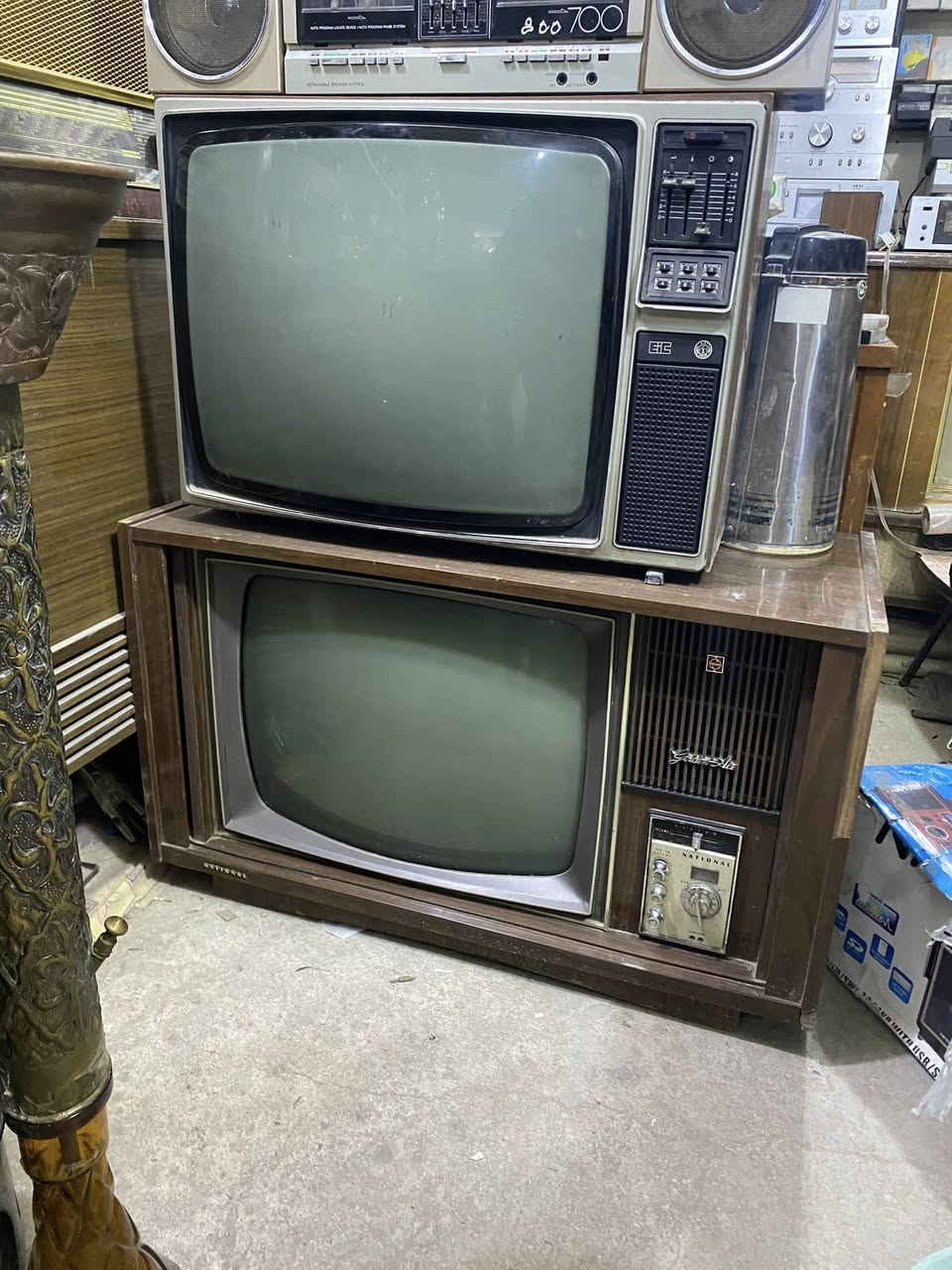 مجموعة تلفزيونات قديمه للبيع ***********
