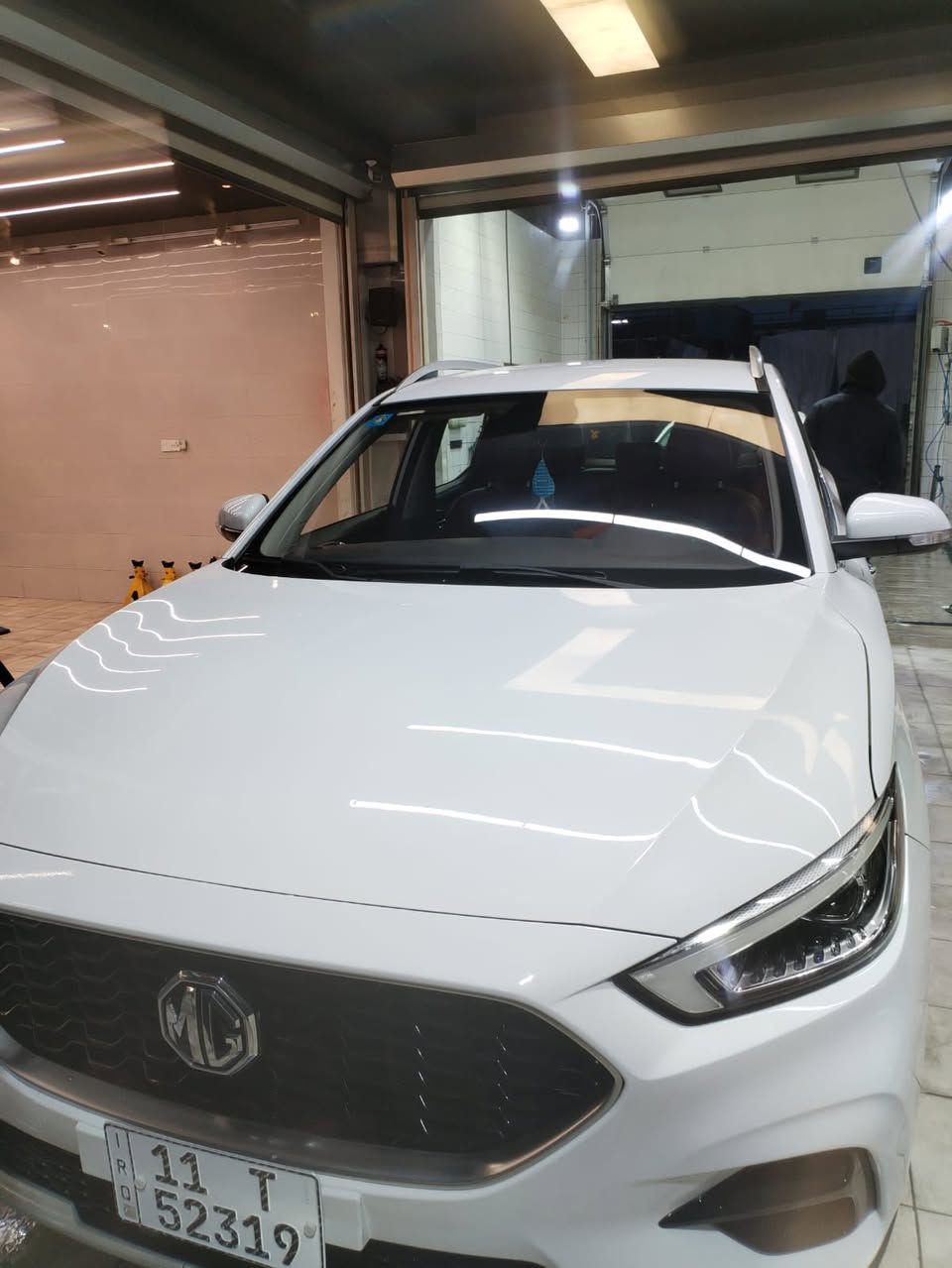 السلام عليكم Mg zs للبيع موديل ٢٠٢٢ فول ماعدى الفتحة  بصمة داخل جلد احمر رقم بغداد محرك و كير مكفولات و مكفولة من الضربة بيها هاي طخات بسيطة و صبغ الدعامية الأمامية اثر خدوش 
ب ١١٥ 
مكانها بغداد
***********
