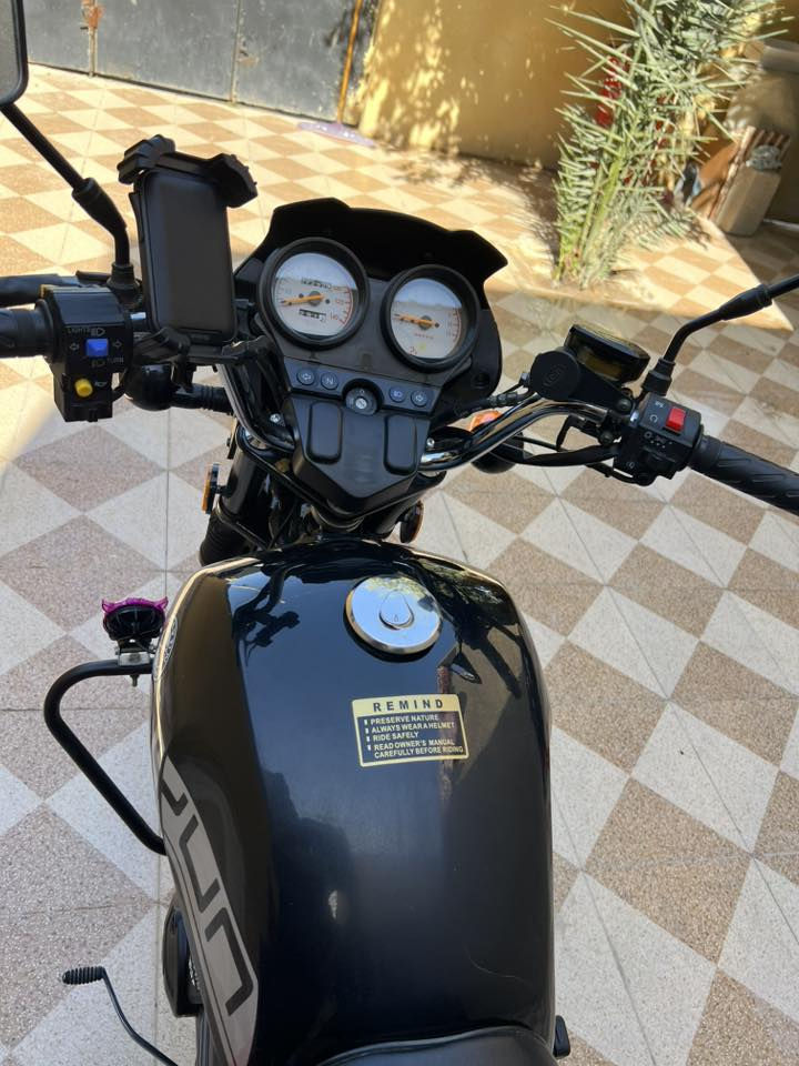 سلام عليكم دراجه دايوان مديل ٢٠٢٥ زيرو وكيل صارلها شهر طالعه من الوكيل روح بيها الاربيل الأيران وين ماتريد اطلع بيها بصمه تشغيل عن بعد مكينه c٢٠٠ يعني طياره رقم وسنويه اربيل وكيل مالتها بل حله يسويلك وكاله ويدزها الك ب٥٠ الف العنوان البصره الزبير      السعر ٢٤٠٠ وبيها مجال بسيط      ***********
