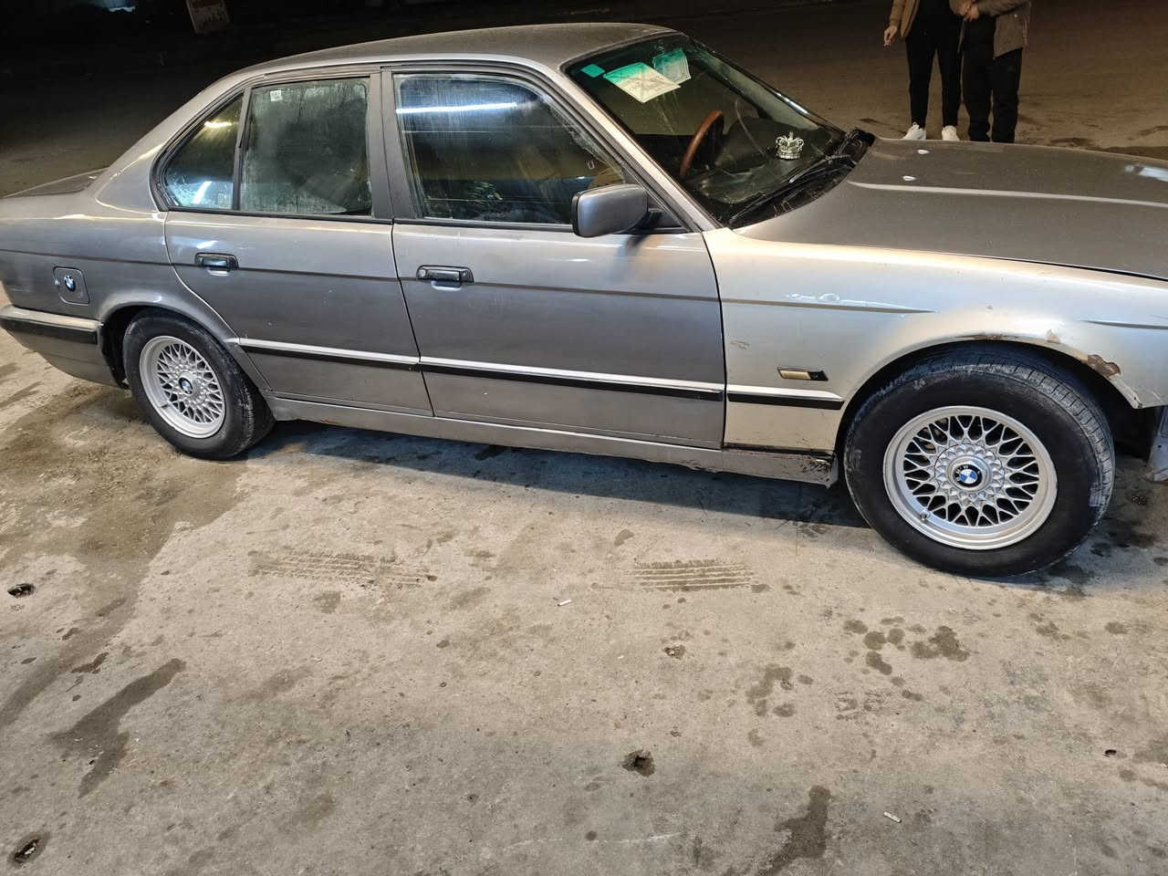 السلام عليكم بي ام دبليو موديل 91 535 محرك مفتوح اصل بليتة سيارة كاملة كلشي ما بيها عدا الضربة الموضحة سعر 42 وبيها مجال مكاني بغداد. ***********
