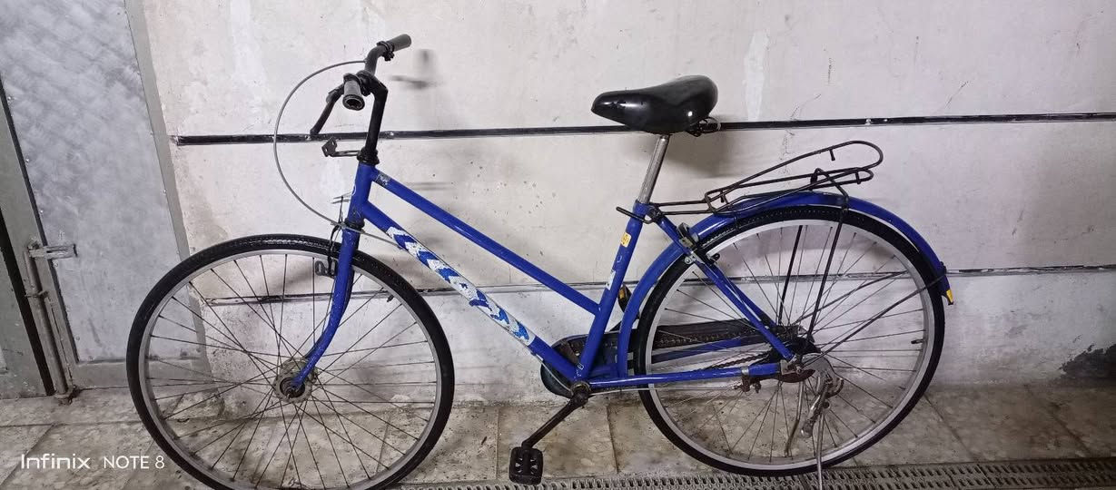 بايسكل البيع بناتي بي بس اسيبايه طاكه 
ابريكات امامي وخلفي بي 
رايده 50وبي مجال 
بكاني بغداد البلديات
رقم ***********
