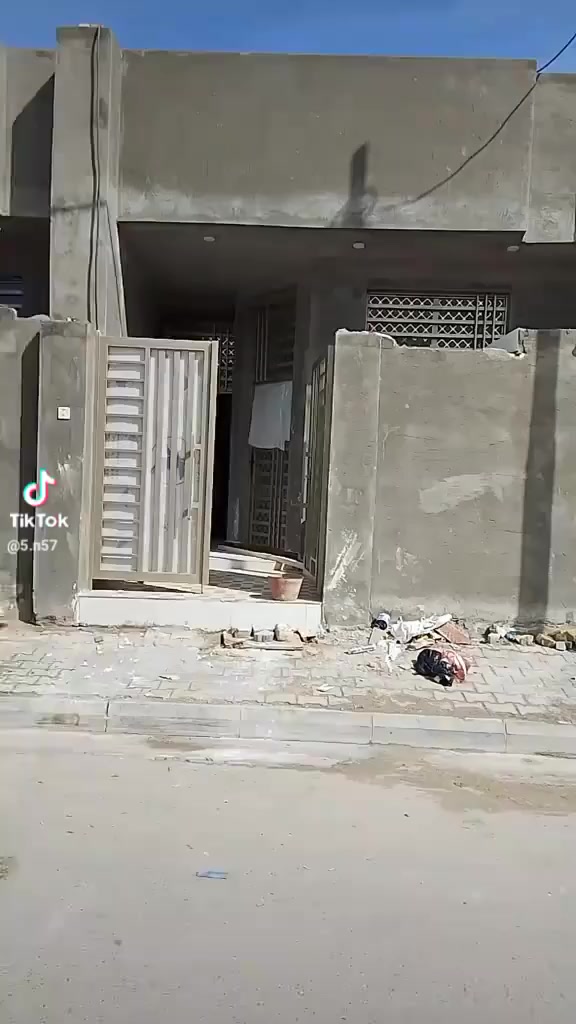 صبغ شبابيك وجهيات وجدران تواصل ***********
