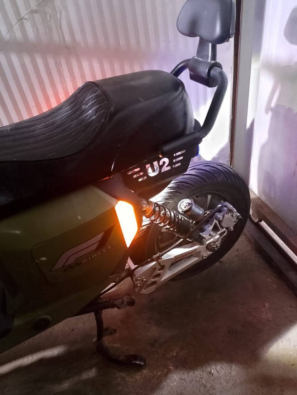 سلام عليكم دراجه شحن للبيع ملف 3000 مزوده من الشركه 
6 بطاريات اشاره يمنه يسره دبل اشاره الدراجه اربع سرع لايت LD عالي ناصي بريك دهن الشحنه الوحده تمشيك 50 كيلو يعني دراجه حلوه ونظيفه سعره (مليون وبيه مجال) موجود خاص


**إذا كنت صاحب هذا الإعلان وتريد حذفه لأي سبب، رجاءا أرسل رسالة إلى الدعم الفني**