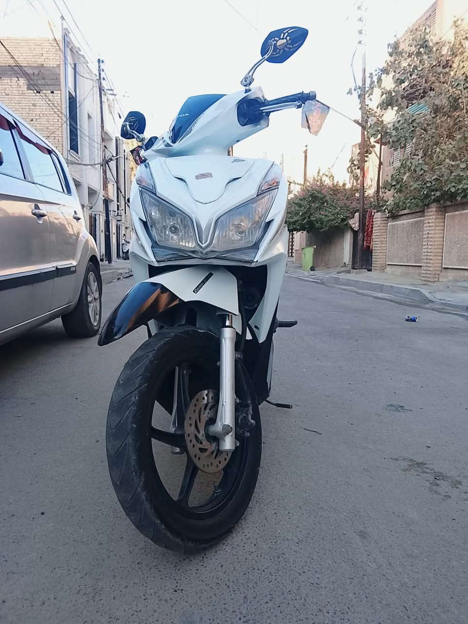 سلام عليكم Honda ياباني محرك 125 حساس الزحام شغال أستاذ كهربائي دراجة الجديدة المهم بغداد رقم الهاتف*********** السعر1350
