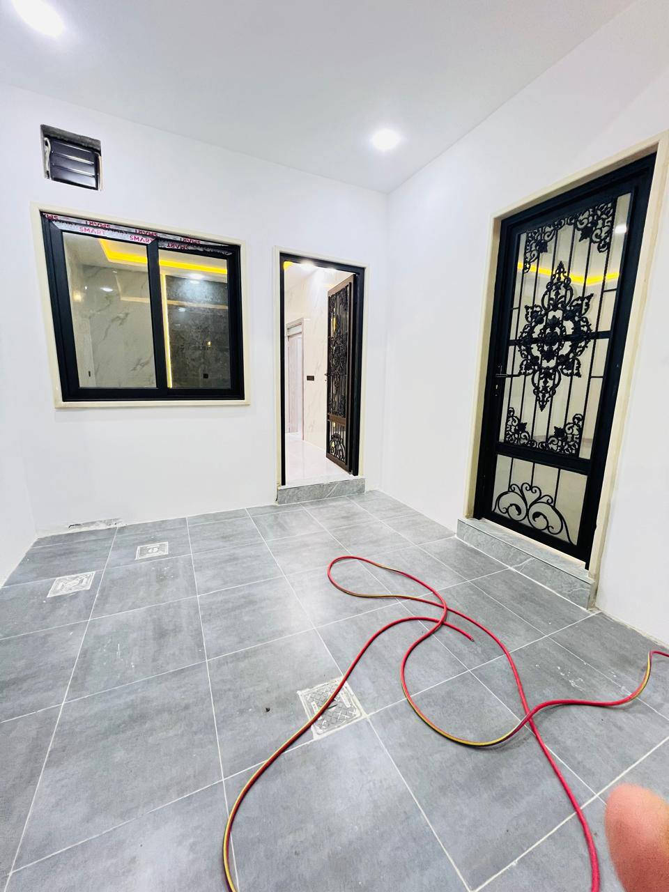 دار للبيع في حي الملايين الاولى مساحة 120 م واجهة 9 الطابق الاول / غرفة نوم + هول + استقبال + مطبخ + صحيات
الطابق الثاني / ثلاث غرف نوم + هول + صحيات + بيتونة
نظام البيت / دكتات + كاميرات + سبالت 
جنس الارض زراعي بستان ملك صرف 
للاستفسار / قرب فلل العناز 
***********ابو رعد
*********** ابوعمر 
*********** رعد بيغمبرلي
