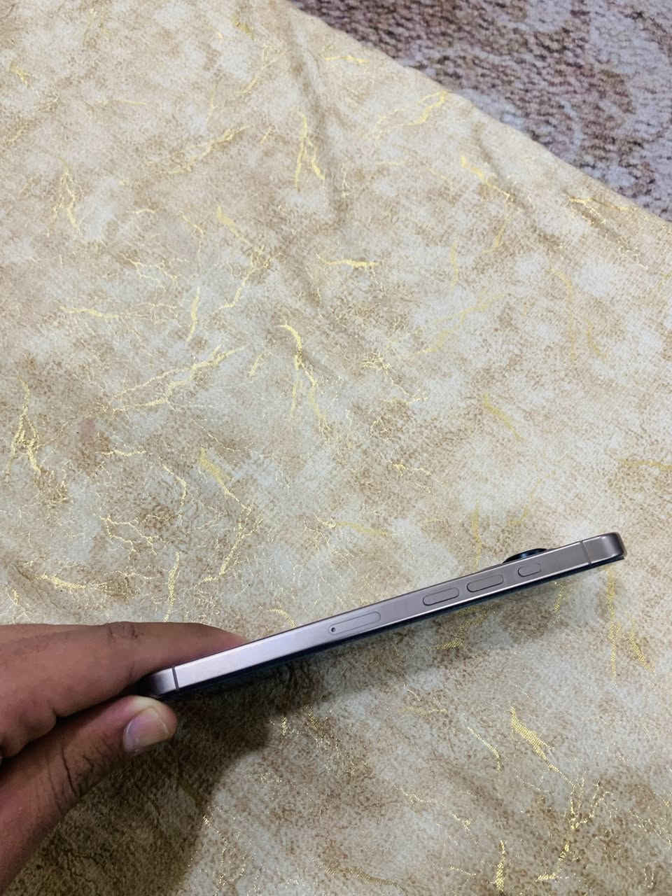 السلام عليكم
ايفون 16 برو ماكس جديد معه باكيت وملحقاته 
ضمان بي بطاريه 93  مشحون 382
ذ 256 دبل خط 
هاتف ***********
سعر مليون و 375 وبي مجال
