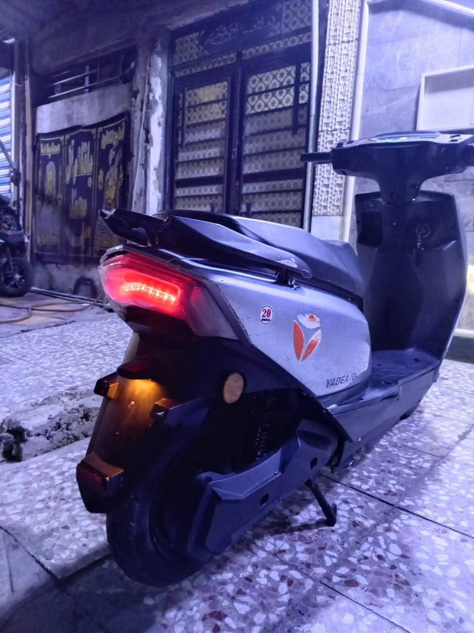 السلام عليكم للبيع دراجه شحن ياديه RN دراجه جاهزه مابيها نقص مواصفاتها 6بطاريات نضيفات 2نمر سرعه 55 ملف 1200 اشاير يمنه يسره لايت زنون عالي ناصي هورن نضام البارك والرجوع للخلف Rنضام مكاني بغداد جديده سعر 450 وبيها مجال ***********
