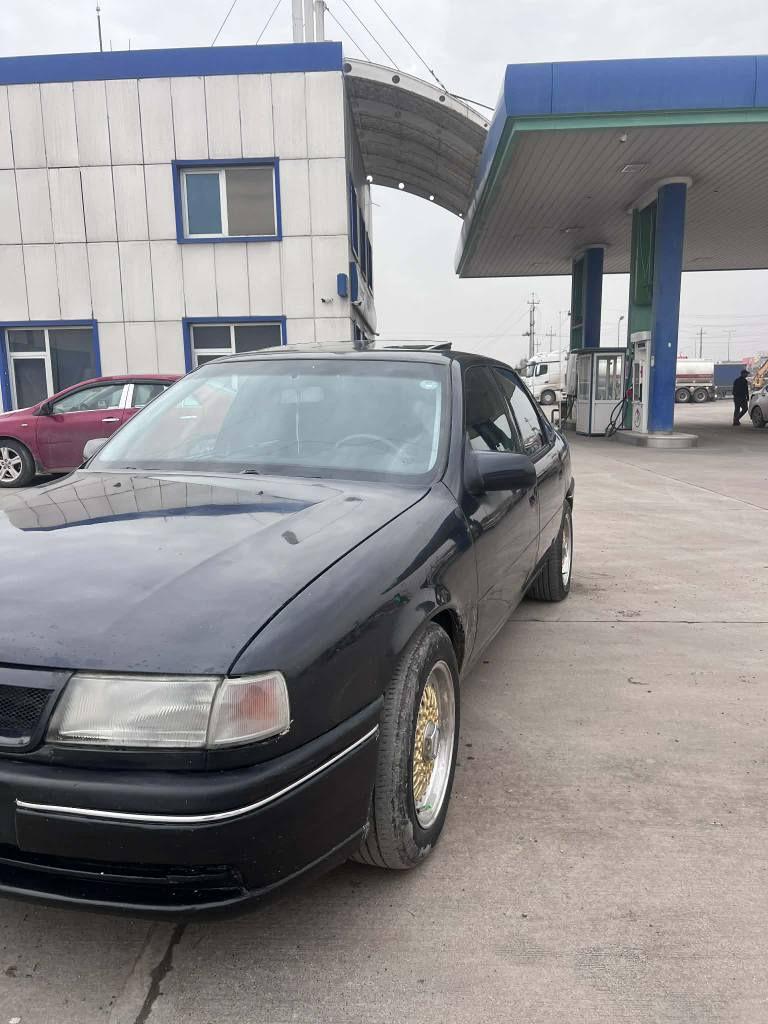 ڤیکترا مودێل 1995  بیلاد خوسوسی تۆماتیک مەکینە 20سەیارەکە فولە مواسەفاتە گێرومەکینەو تەقەوڕەقە بەشەرتە سبوخ عامە لەسەر ساخە بێ لێدانە سەنەوی خلاس بووە سعری 45مەعامەلە *********** *********** أربيل, العراق
