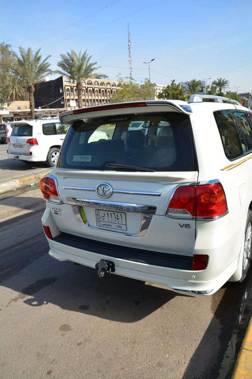 لاندكروز جي اكس ار 2013 بلاديه لبيع فقط بسعر 34000 $ وبيها مجال بسيط مكانها بغداد الامين الثانيه رقمها بغداد بسمي تحويلها ثاني يوم حادثها فقط صندوك ومرجعه بلاديه بس يم العلامه مال سياره السياره فتحه بصمه مري شفط شاشه جبيره تبريد بلادي وماشيه 200 الف كيلو متر محركها 3500 سته اسلندر للاستفسار *********** علي الهماشي بغداد, العراق
