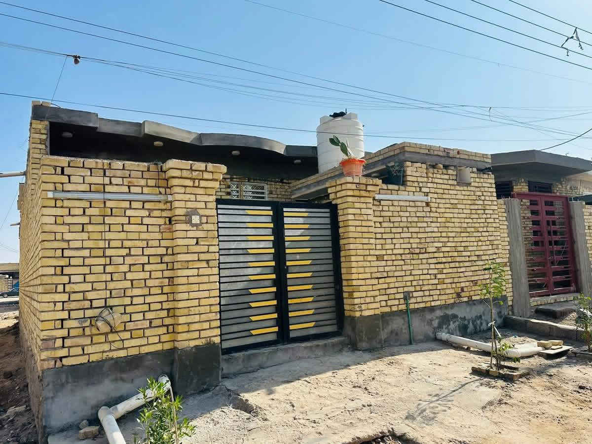 دار سكن زراعي
مساحة 150م ركن

موقع الدار 📍 خلف مدرسة الحبيب المصطفى الأهلية وقريب جداً من شارع الحولي.

تفاصيل الدار:
 • غرفتين نوم
 • صالة
 • مطبخ
 • حمام
 • طارمة أمامية

📌 ملاحظة:
البيت يحتاج نواقص بالأرضية فقط، باستثناء غرف النوم أرضيتها كاملة وجاهزة.

📐 المساحة: 150 متر – ركن
السعر ٥٨ 
📞 للاستفسار والتواصل: ***********

#الدناني_للعقار #عقارات_الشطرة #عقارات_ذي_قار
