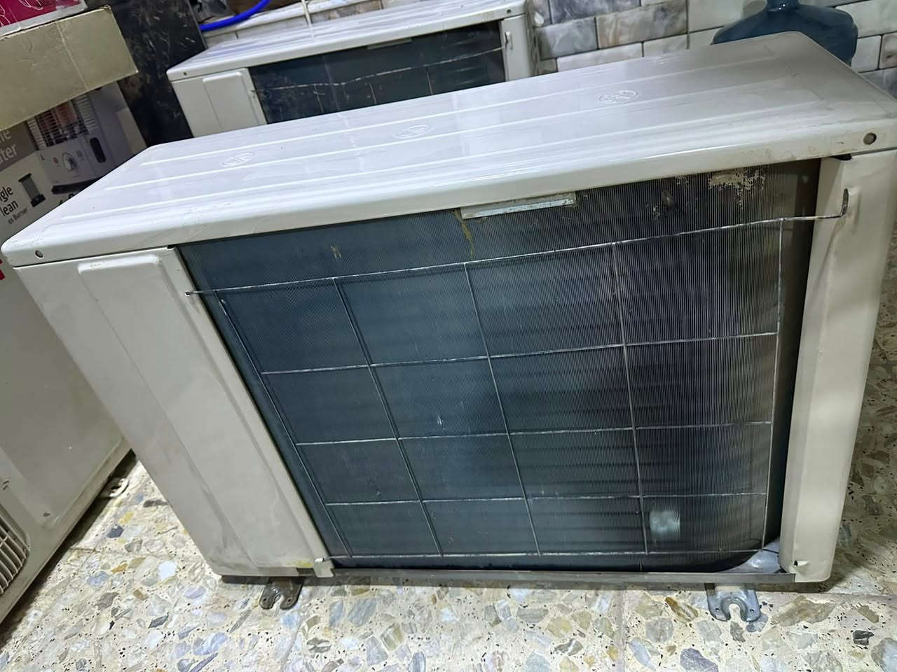 سبالت طن عدد 3 كاملات ما مصلحات نضيفات جدأ 
ما بيهن اي نقص فقط يحتاج غاز لا مصلح ولا بي ليك
الواحد 150 . ***********
