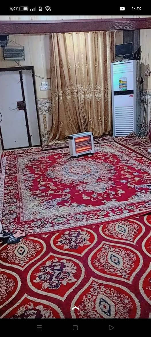 بيت طابقين للبيع في القبلة حي الشهداء قرب محطة الرحمات و السوق الكبير الجديد على شارع 10 متر  
مساحة البيت 216 متر 
يحتوي الطابق الارضي 
محل مواد غذائية 
و كراج 
و مناور 2 
صحيات2 
ديوان 
صالة 
مطبخ 
و غرفة منام 2
و يحتوي الطابق. الثاني 
غرف نوم 3 
مطبخ 
صالة 
صحيات 2 
و الطابق الثالث مخزن فقط 
السعر. 245مليون و قابل للتفاوض 
للاستفسار اكثر 
***********
