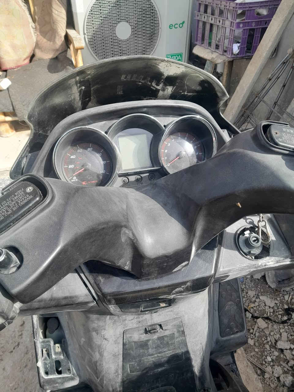 سلام عليكم ابيع كوم حديد دراجه شغاله عوزهه بس راجز قيم واخذ او مراوس مكاني بغداد جسر افرنسي ***********
