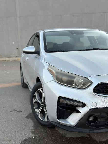 سلام عليكم 
كيا فورتي ٢١ 
حادثها بنيد وجاملغ اصلي شاديلها 
فول تحكمات رادار مانع نزلاغ وكذا
شاصي لغد ايرباك كفاله 
كير محرك خير من الله
سعر ١٣٨ وبيها مجال ***********
