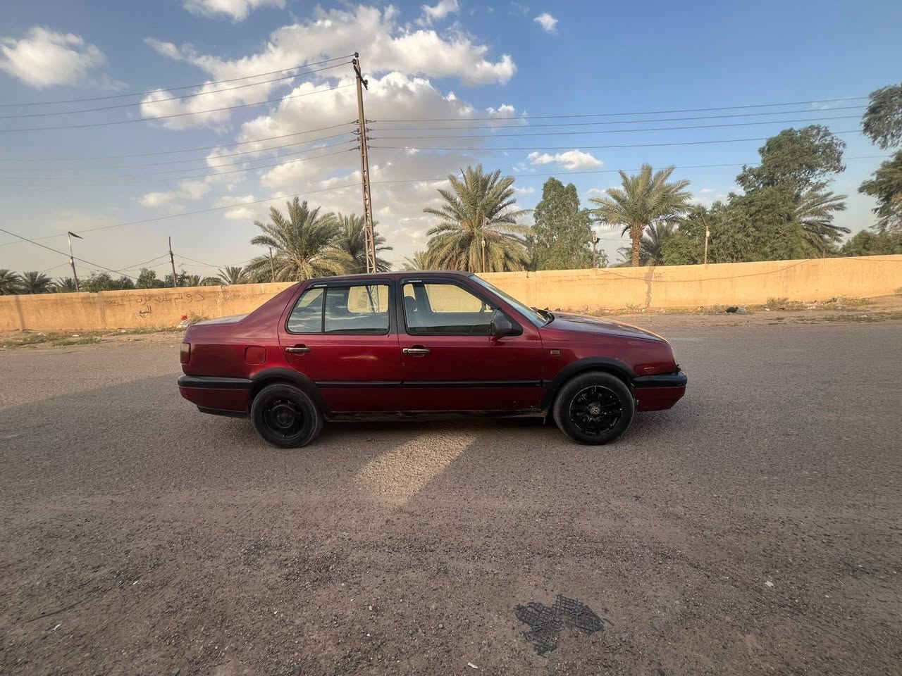 للبيع كولف 95 بابل رقم نكليزي هزه جديده  ***********  سعر 30$مكاني بغداد سياره محرك وكير اوتو ماتيك مكفولات حداده جيد جدآ تخم تايرات  نضيفة سيارة لاضربه ولاتبديل ولاخياس كهربائيات كلهه شغاله دواخل نضيفه موجود واتساب
