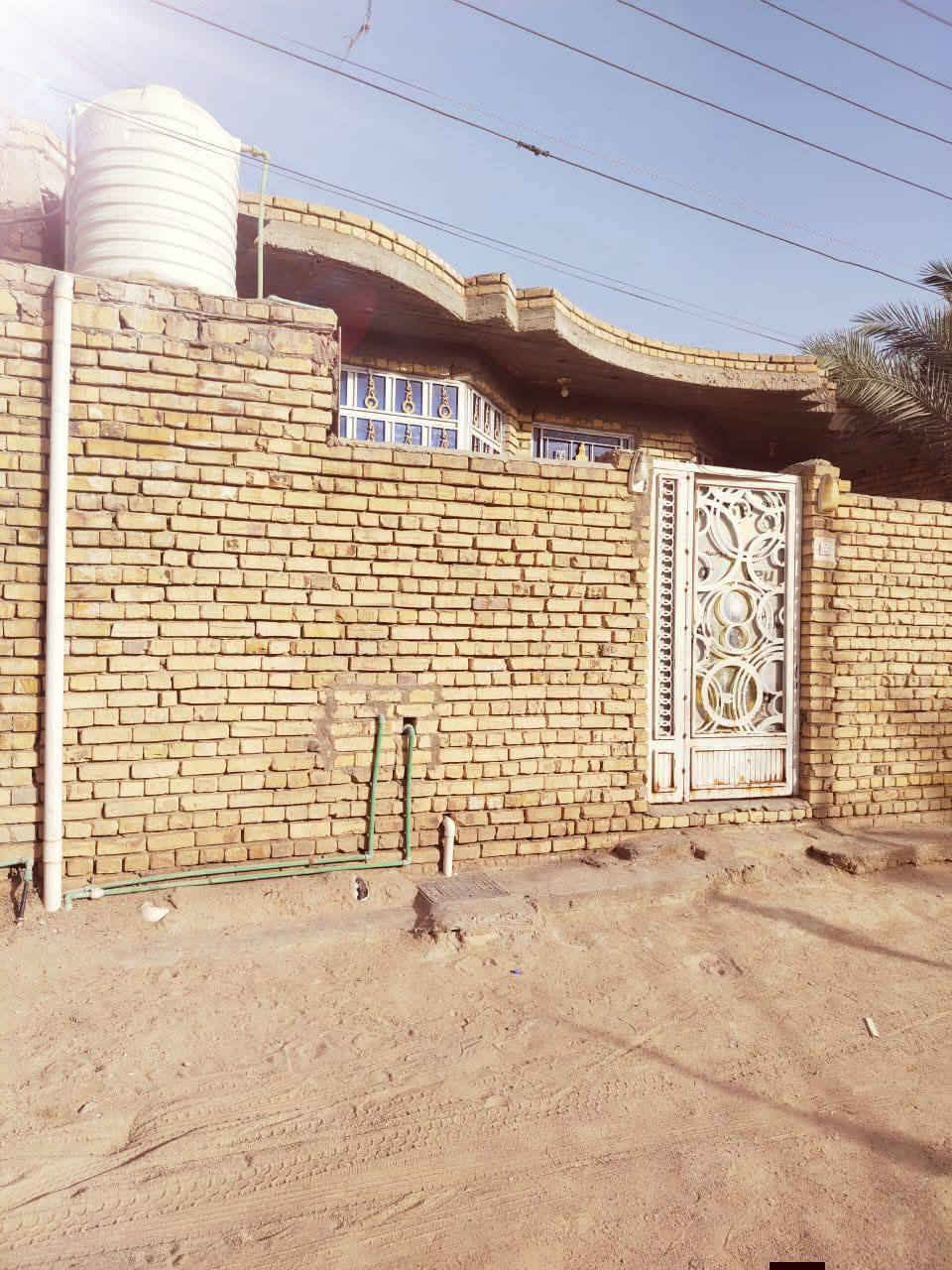 بيت للبيع مطلوب مبادرة
وابيع عله المبادرة
طابو لمكان سوق الشيوخ
حي العسكري خلف مدرسة تونس
المساحة 200
البناء طابوق
يحتوي على غرف 2
واستقبال 
وصالتين
ومطبخ
ومجمعات صحية داخليه و خارجيه
ومناور 2

للاستفسار هذا رقمي
***********
