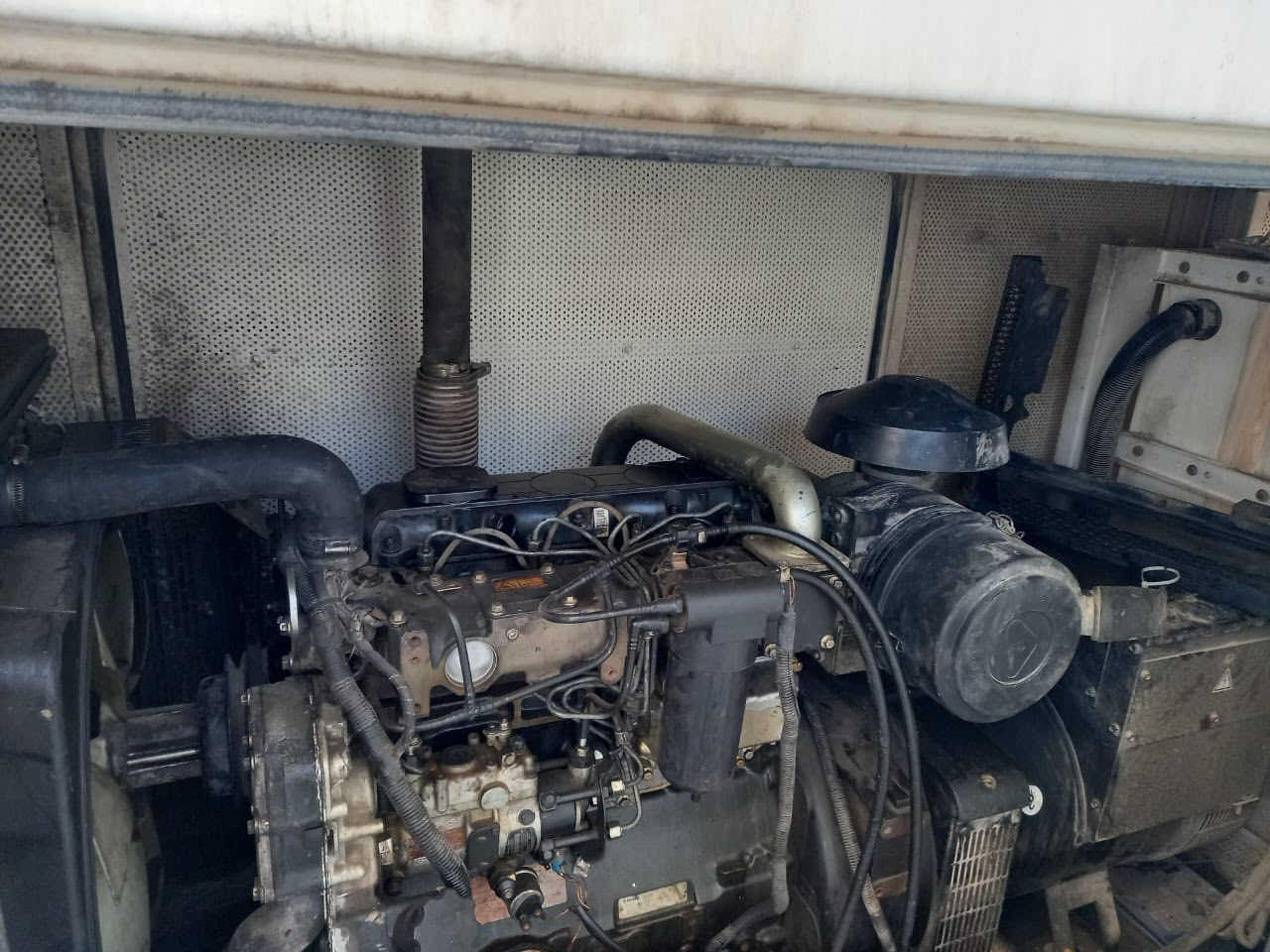 السلام عليكم 
بيركنز انكليزي 80 kvكي في للبيع
المكينه جديده شاديها ممشتغلة 
*********** واتساب 
***********
متواجد خاص
