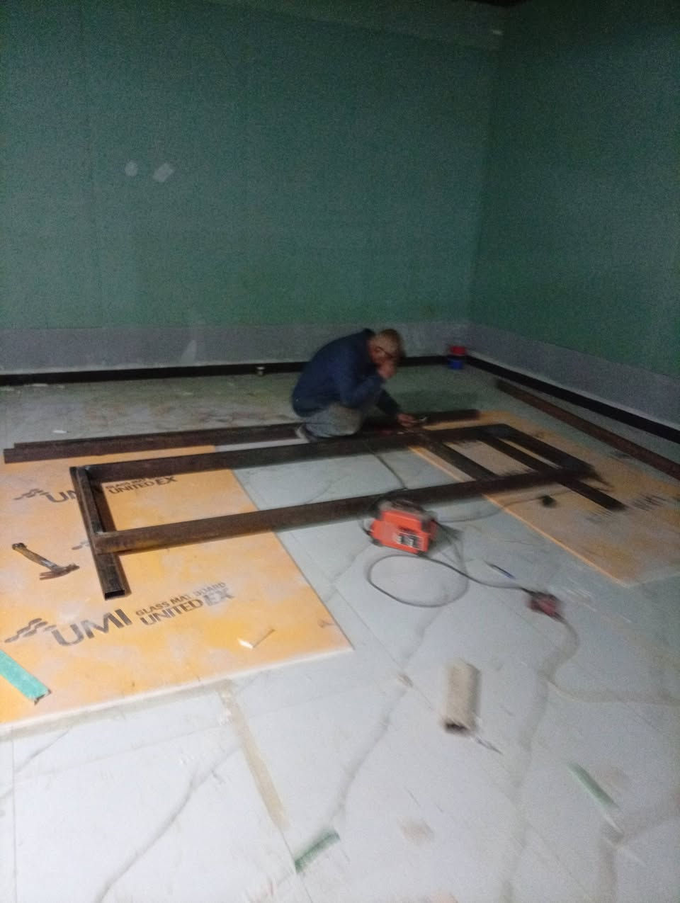 حداد متنقل في بغداد عمل جميع أعمال الحداده ***********
