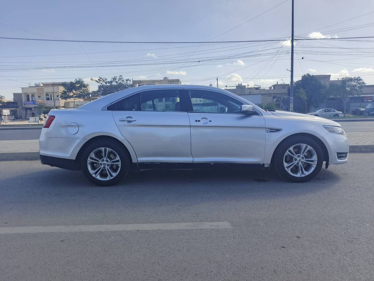 تورس 2013 رقم نجف تحويل ثاني يوم
مكاني بغداد حي الجهاد
مكينه وكير وحداديه وتخم تاير ومشط ستيرن كلهن جديد وبعد هوايه مبدل بيهه شغلات 
السياره معمره بالجديد 
اكو قطع صابغهه للجماليه بدون حادث 
ومن امريكا حادثها جاملغ وبنيد 
السياره مال جناي متصرف عليهه 
السعر 88 وبيهه مجال بسيط 
للاستفسار ***********
