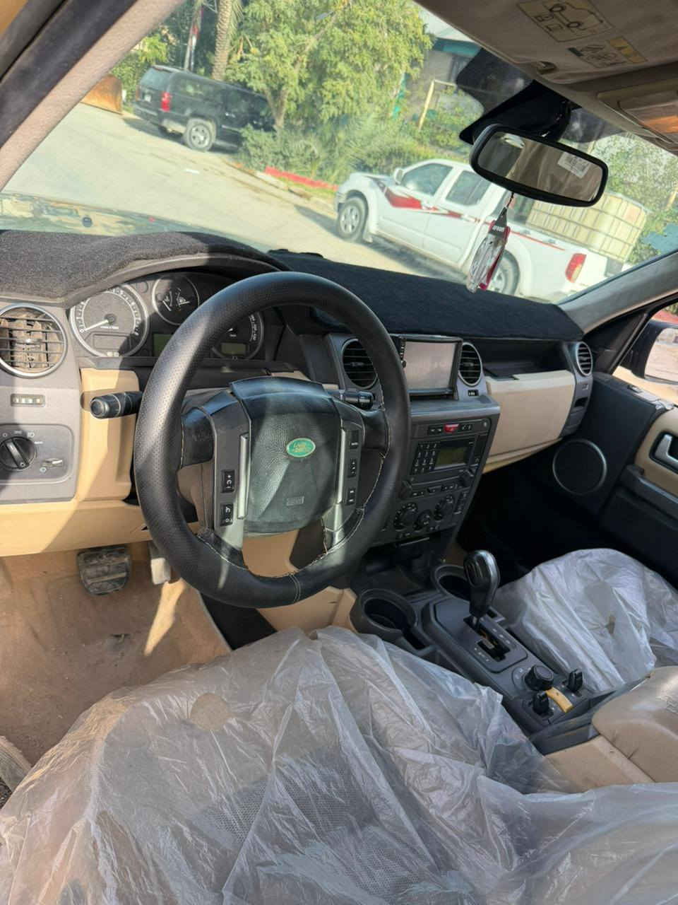 سلام عليكم
لاند روفر موديل ٢٠٠٦
رقم اربيل ب اسمي اتريد وكاله اتريد تحويل اني حاضر 
السياره فول مواصفات 
اتلث فتحتات اتلث قطع تبريد 
السياره كفاله عامه من الضربه والصبغ 
السياره مكينه ٨ سلندر 
بيها كازكيت ابيع ع وضعها
السعر ٨٠ وبيها مجال 
مكان السياره بغداد جميله 
غير متواجد ع فيس 
***********
