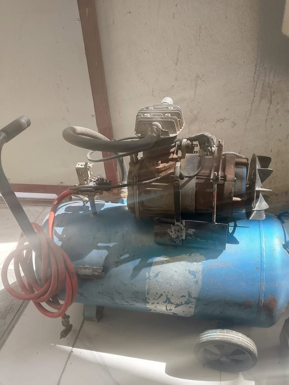 كمبريسر حجم 50 نضيف جدا شرط ملف نحاس سعر 100 بيه مجال كتر قطع جديد شرط حيل قايش سعر 80 بيه مجال جك همر نضيف جدا شرط 65 بيه مجال مكان تكريت الفرسان رقم الهاتف *********** أبو زهراء
