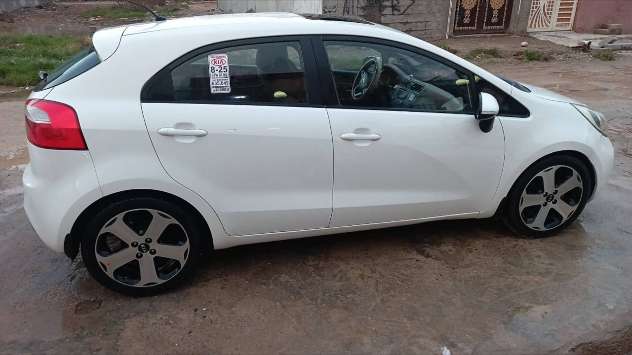 موديل 14 خليجي رقم دهوك جديد
مكفول من الصبغ والتبديل
السياره فول مواصفات فتح سقف
سيارة حلوة و جاهزة من كل النواحي
تبريد + تدفئه كير توماتيك + عادي سبورت
فتحه شاحن +تحكم ستيرن جهتين 
مري شفط + تاير جديد صدر 
اشاره بلمري + نضام ايكو + جامات كهرب
مكينه 16 دوش داخل حيل نضيف رقم و سنوي
جديد السعر 110 ورقه ***********+*********** دهوك, العراق
