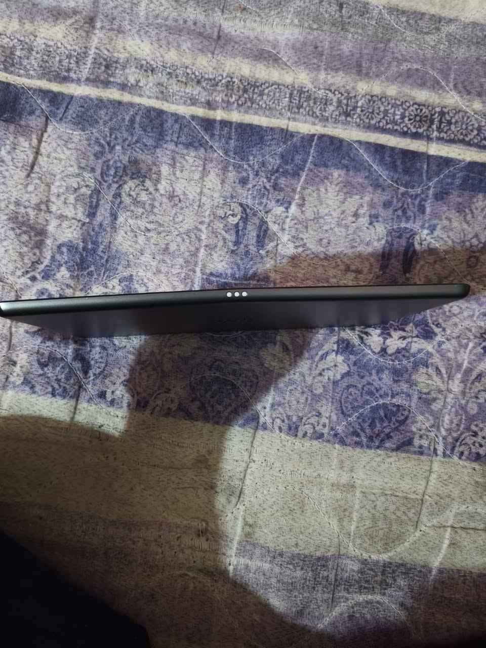 "ايباد 9 ذاكره 64 ما مبدل بيه شي بيه عواج كلش قليل ب شاصي ما مأثر عليه وكسره صغيره ب شاشه الفوك وليس اللمس ما عليها شي غراضه موجوده من كارتون وواير شاحنه فقط السعر300 وبيه مجال أو مراوس ببلي فور مهكر أو لا مو مهم العنوان صبخه العرب مقابل الاصمعي"***********

