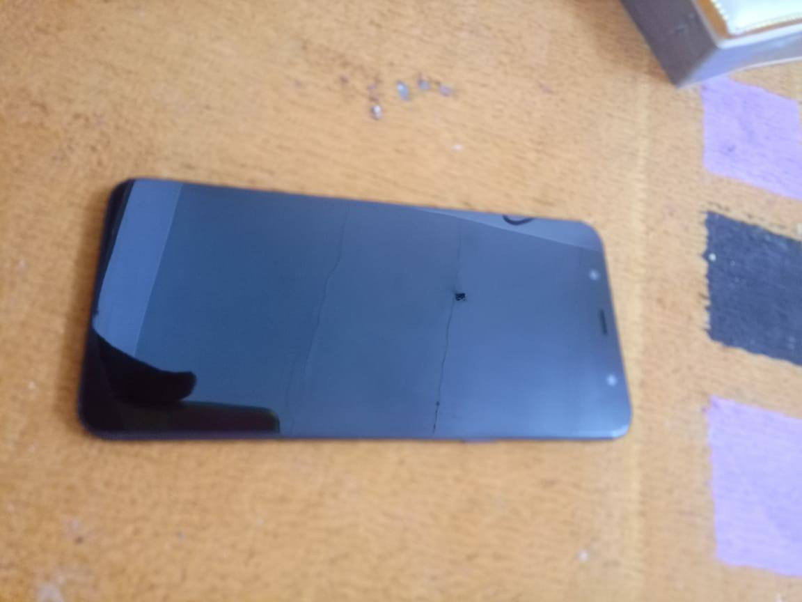 السلام عليكم  جهاز للبيع  سامسونك للبيع   خطين تكنيك اتصال بصمه كلشي شغال السعر 50  مكاني رفاعي ***********
