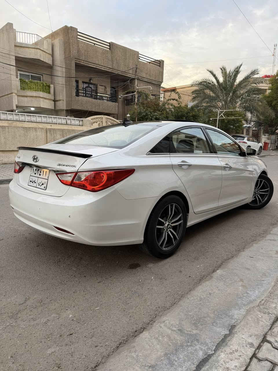 السلام عليكم 
هونداي سوناتا موديل 2011 خليجي مكفولة مكينة 2400 دوش ستيراد خاص فول مواصفات أعله فئه بصمه بانوراما تحكم ستيرن كير بالستيرن شاشه كامرا حساسات خلفيه مري شفط + اشاير بالمري كشن كهرباء بك لايت لد تبريد بيانو لمس نظام ترحيب ثلاث انظمه قيادة بعد بيه هواي مواصفات سيارة احلة من الصور مكفولة من الضرر الصبغ مكينه كير صدر تبريد تدفئة تخم تاير باتري كله جديد كامله بالعافيه عل ياخذها سيارة جديدة رقم سليمانية ثاني يوم تحويل مكان السيارة بغداد الاعظمية سعر 135 وبيه مجال بسيط رقم موبايل ***********
‭0770 308 5731‬
