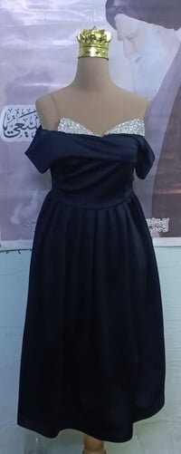 فساتين ملبوسه • ملابس مستعملة • تواصل خاص