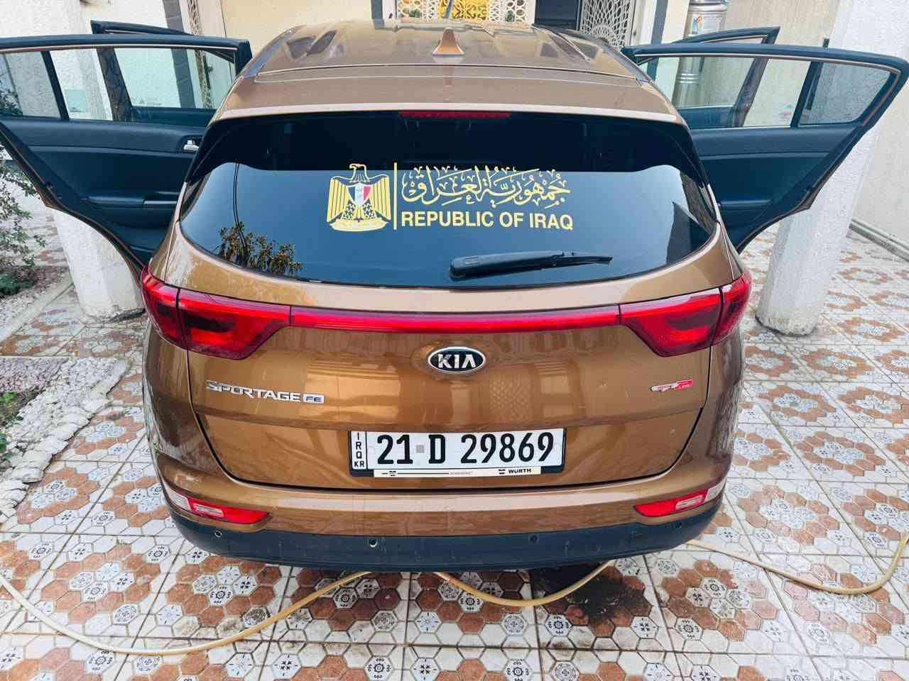 سبورتج ٢٠١٧ امريكي
محرك ٢٤٠٠ جي دي اي 
مكينة وكير خير من الله 
كشر نظيف مابيهه ايرباك ولا لغود ولاشواصي حادث موضح بالصورة
السياره فول ما عده الفتحه 
***********
