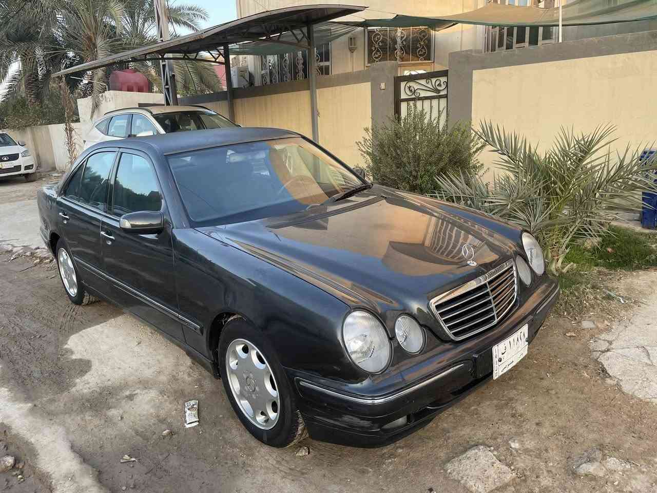 السلام عليكم
مارسدس ام عيون موديل 2001 فول مواصفات عدا الفتحة ماشية 210 

محرك v  افنكارد 6 سلندر 

كهربائيات وتبريد كلة شغال كراسي كهرباء رقم بابل سعر 98 وبيها مجال قليل حك الجية 

مكانها بابل الحلة 

***********
