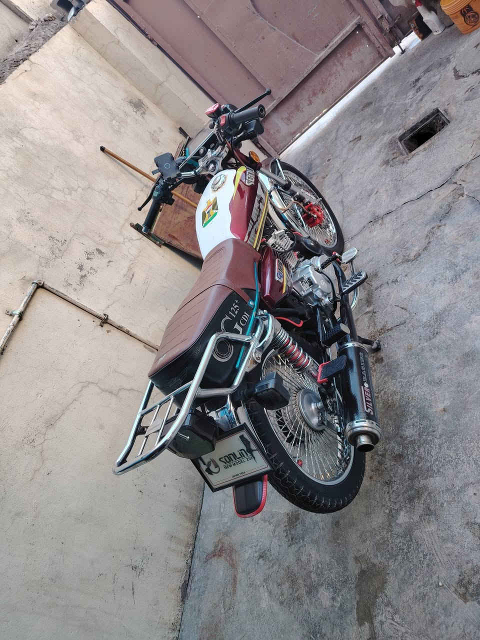 سلام عليكم دراجة لبيع موديل 25 سونك اصلي كل نقص مابيه سعر ٦٨٠ وبيه مجال ***********
