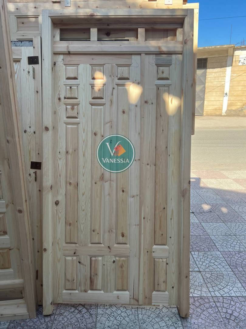 باب مدخل خشبي أحمر مزود بنافذة علوية فوقه.
ابعاده:
✅240cm/120cm

💵 19.500 دج  فقط!🚚 التوصيل: متوفر لباب الدار في مختلف الولايات.🇩🇿
💳 الدفع عند الاستلام.
 للطلب أو الاستفسار: ارسل رسالة في الخاص (Messenger) 📥 فيها: (الاسم، رقم الهاتف، والولاية) أو خلو تعليق واحنا نتواصلو معاكم فوراً! 
⚠️ الكمية محدودة جداً بادر بالطلب قبل نفاذ المنتج


**إذا كنت صاحب هذا الإعلان وتريد حذفه لأي سبب، رجاءا أرسل رسالة إلى الدعم الفني**