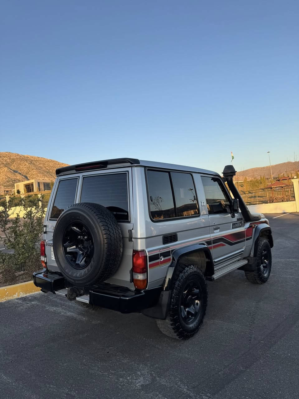 toyota j70
موديل 2013
ماشية 120 الف كيلومتر
مكفوله 
السعر 255
***********
