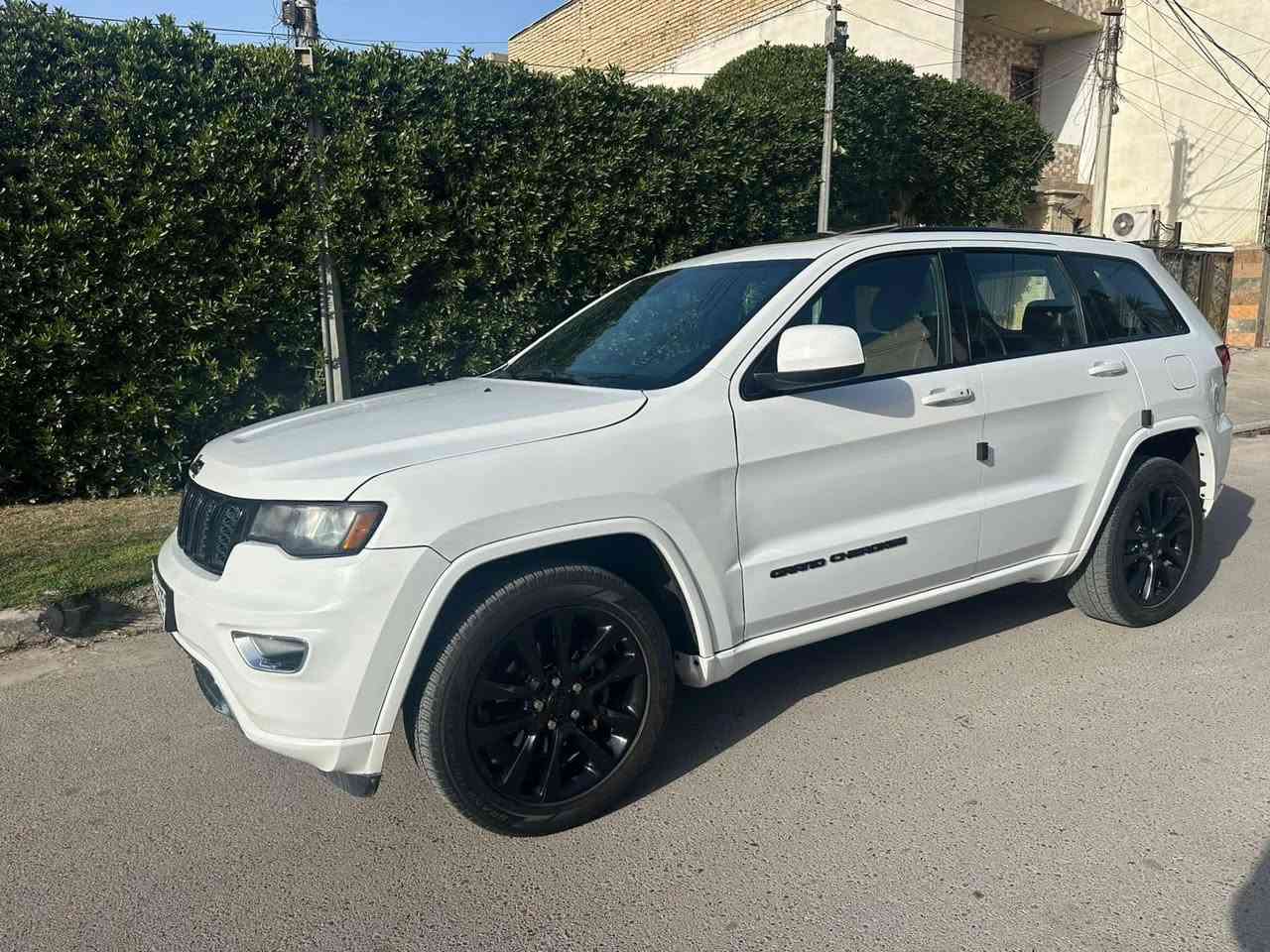 جيب بلاك توب 2019 
حادث خفيف 
ممشى قليل 
كير ومحرك وشاصي كفاله عامه 
فول مواصفات 
فتحه 
شاشه كبيره 
كامره دواره 
فور ويل 
تشغيل عن بعد 
صبغ بنيد وجزء من الجاملغ 
الدواخل مكفوله 
السعر 245 ورقه 
العنوان بغداد / السيديه 
***********
