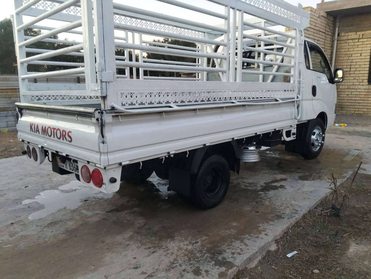 السلام عليكم كيا فحل رقم بغداد نكليزي شرط التحويل موديل 2012محرك مال حاويه 4000محرك كير اكسل شاصي حداديه تخم تاير جديد السياره خير من الله ***********
