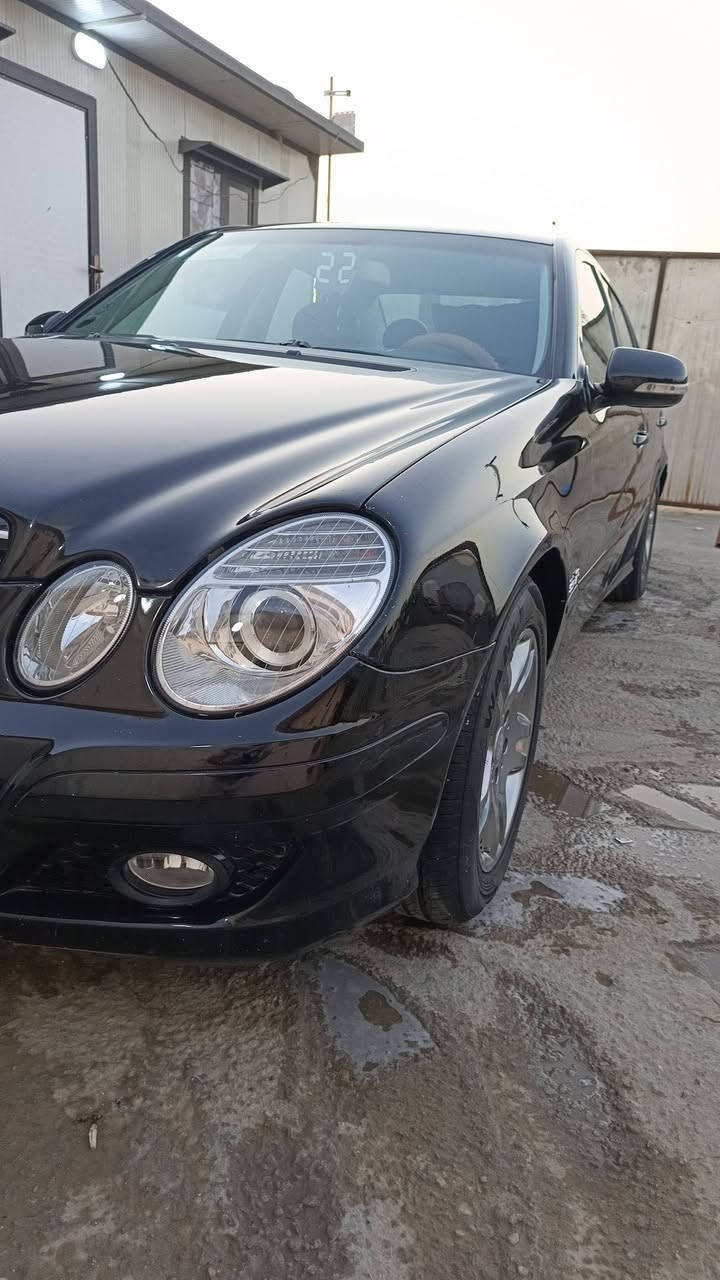السلام عليكم
‏Mercedes - Benz E 200
(موديل 2009
اڤنكارد 
وارد يابان 
مكينة 4 سلندر سنكل تيربو 
تو ويل 
المواصفات : 
داخل جلد اسود 
لايت زنون 
سلايد روف 
شاشة بلادية كبيرة
سستم صوت كلش حلو وواضح بيها 
كراسي امامي تحكم كهرباء 
قطعتين تبريد 
تبريد الامامي منفصل 
فول تحكم ستيرن 
شاشة اعطال 
وبعد بيها هواية مواصفات معروفه
مابيها اي نقص 
تخم تاير وباتري جديد ومنظومة تبريد كلها بلاديه
رقم بغداد دولي مشروع وطني 
سعر 120 وبيها مجال 
***********
***********
