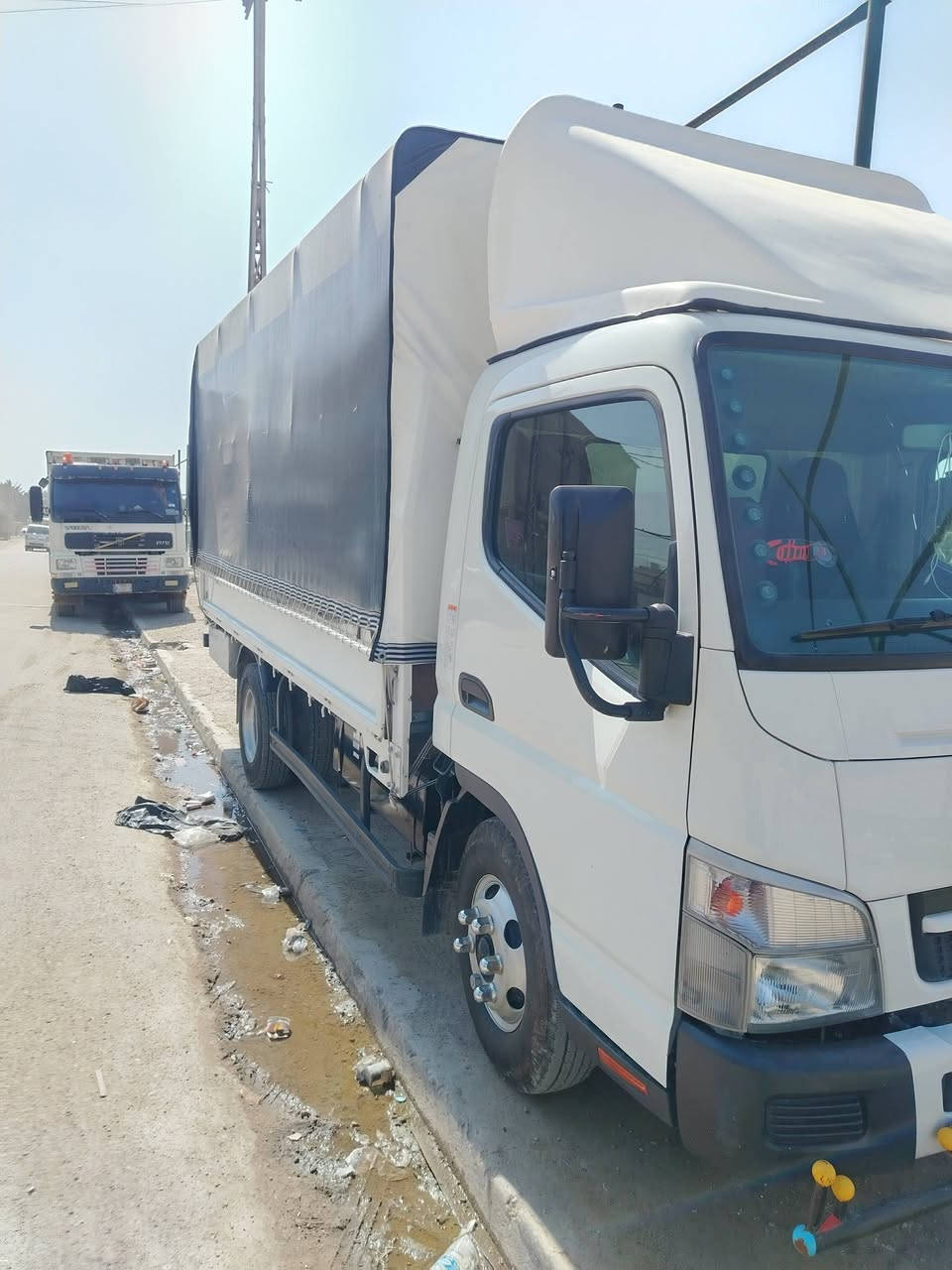 كنتر موديل ٢٣ ماشي ١١٠ تاير خلفي محور بيها طخه صغيره يم الباب مسويها شغل درجه اولى مال جناي السياره بسمي العنوان بغداد الحريه شارع المخازن رقم بغداد *********** السعر ٢٦٥
